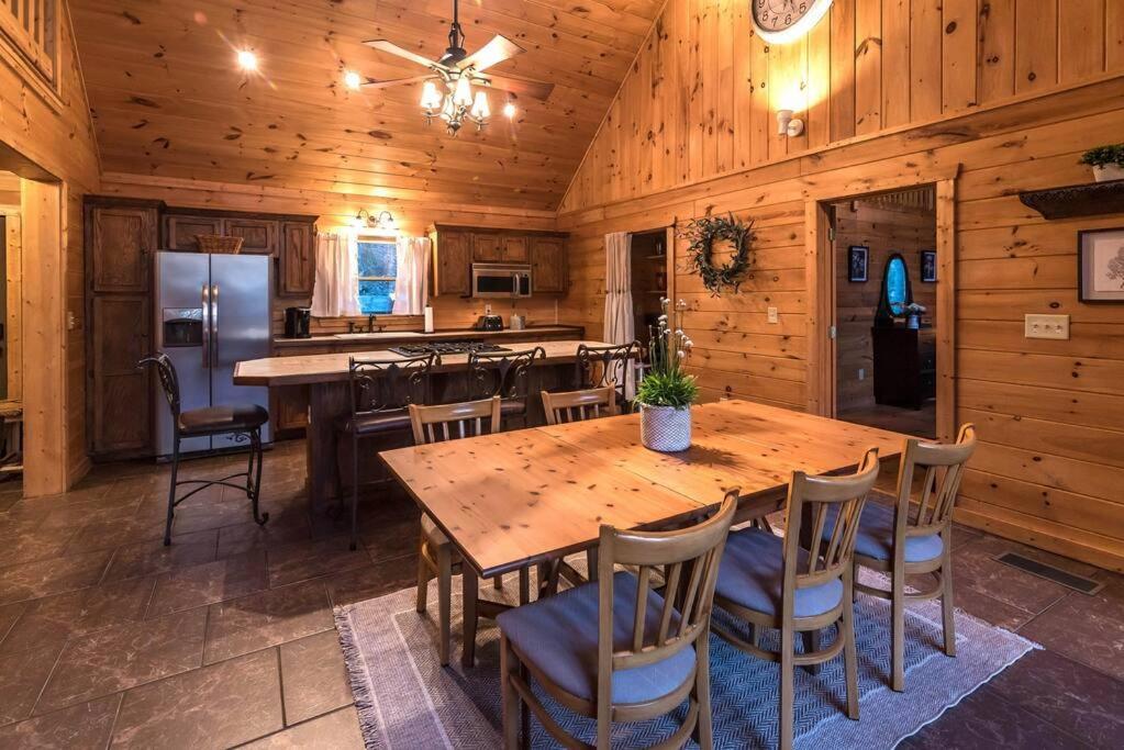 Private Creekside Cabin+Hot Tub,Pool Table, & Pets Ellijay Exteriör bild