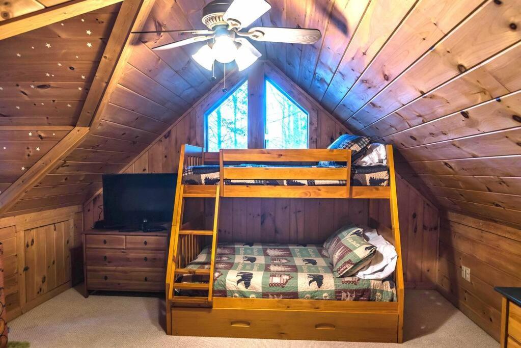 Private Creekside Cabin+Hot Tub,Pool Table, & Pets Ellijay Exteriör bild