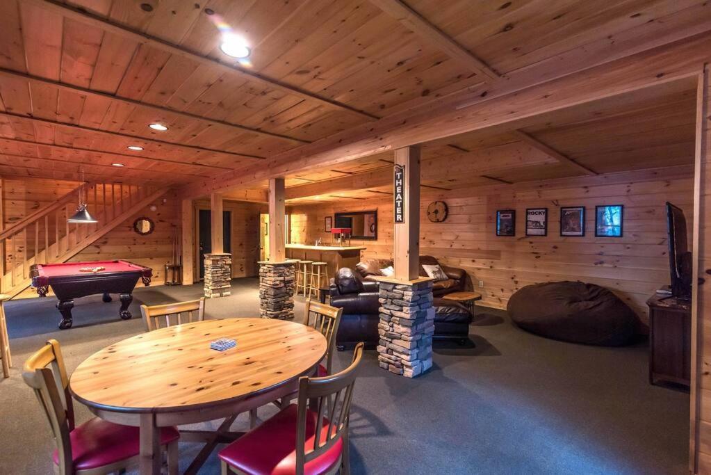 Private Creekside Cabin+Hot Tub,Pool Table, & Pets Ellijay Exteriör bild