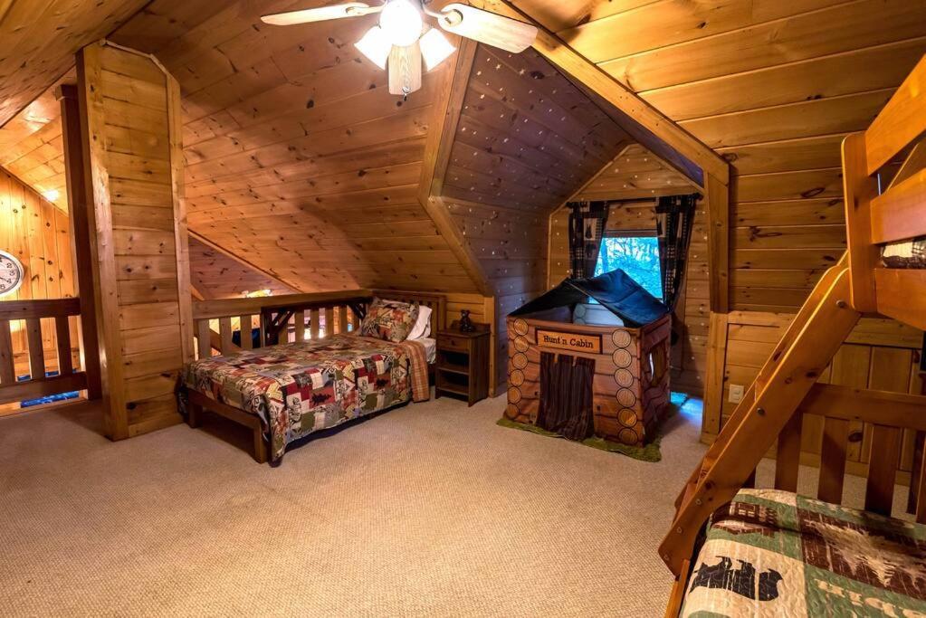 Private Creekside Cabin+Hot Tub,Pool Table, & Pets Ellijay Exteriör bild