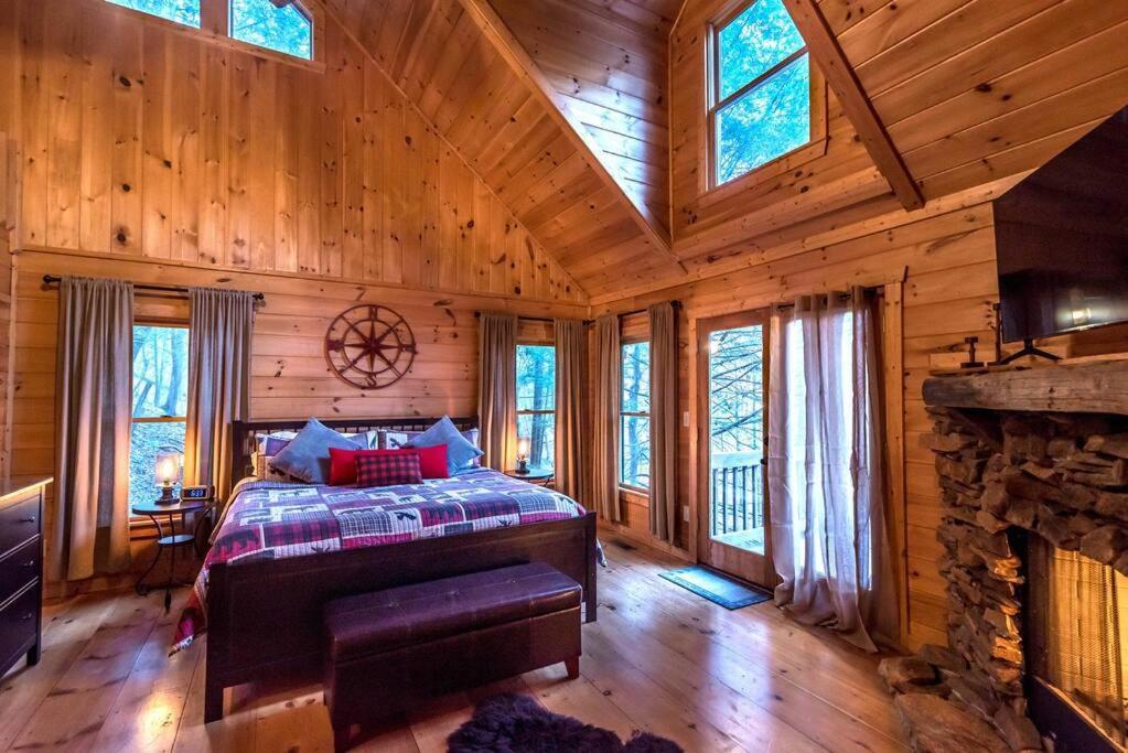 Private Creekside Cabin+Hot Tub,Pool Table, & Pets Ellijay Exteriör bild