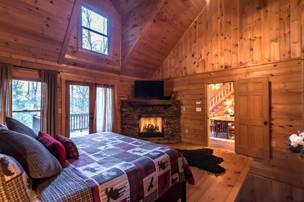 Private Creekside Cabin+Hot Tub,Pool Table, & Pets Ellijay Exteriör bild