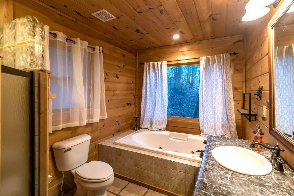 Private Creekside Cabin+Hot Tub,Pool Table, & Pets Ellijay Exteriör bild