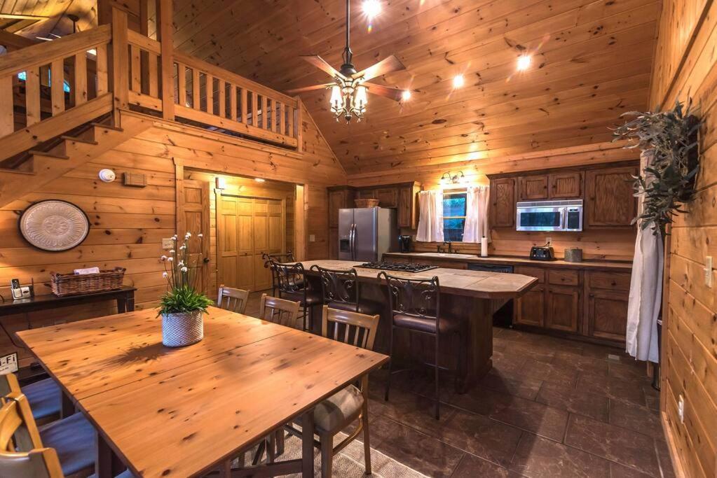 Private Creekside Cabin+Hot Tub,Pool Table, & Pets Ellijay Exteriör bild