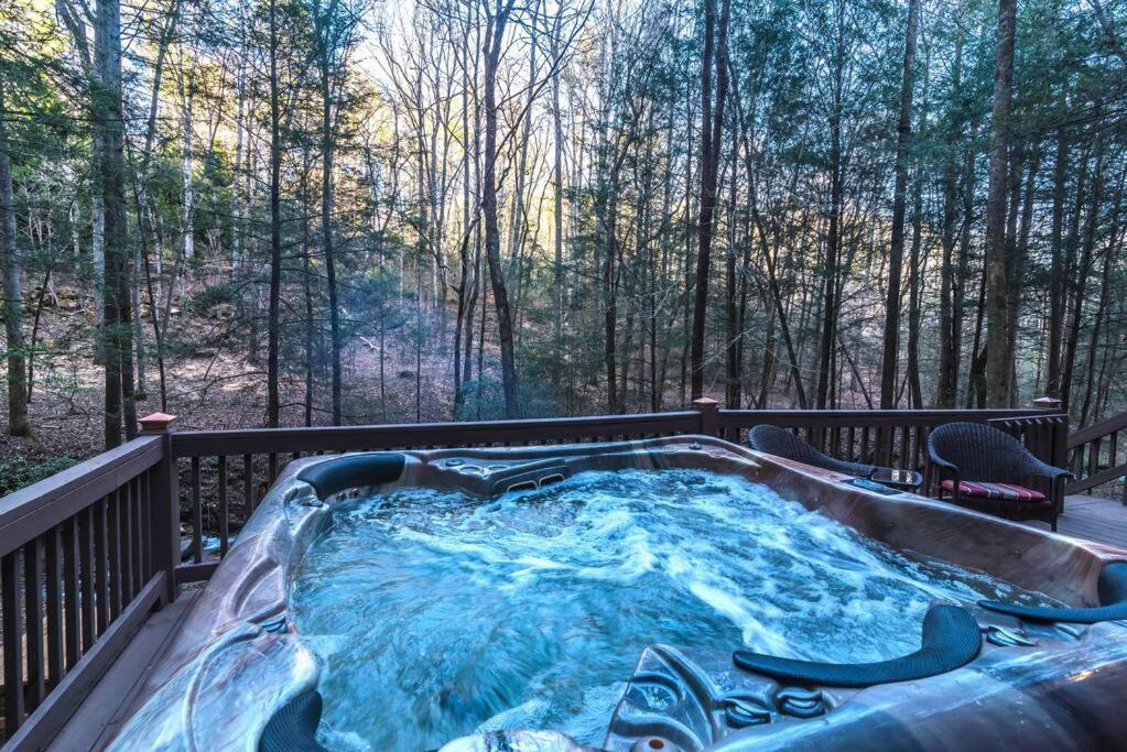 Private Creekside Cabin+Hot Tub,Pool Table, & Pets Ellijay Exteriör bild