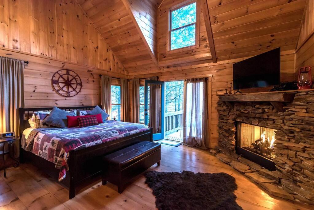 Private Creekside Cabin+Hot Tub,Pool Table, & Pets Ellijay Exteriör bild