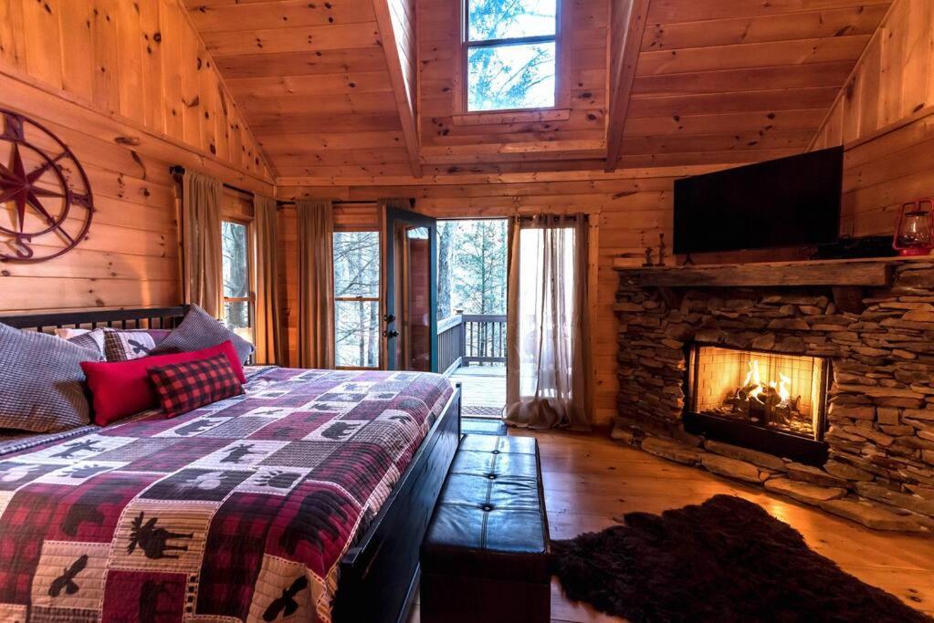Private Creekside Cabin+Hot Tub,Pool Table, & Pets Ellijay Exteriör bild
