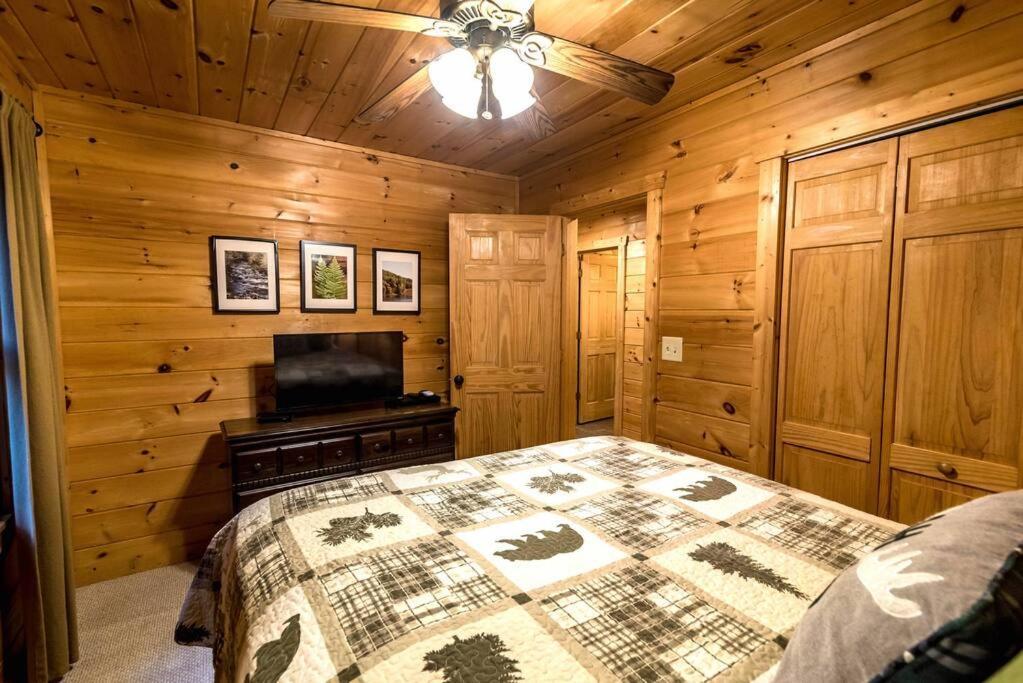 Private Creekside Cabin+Hot Tub,Pool Table, & Pets Ellijay Exteriör bild