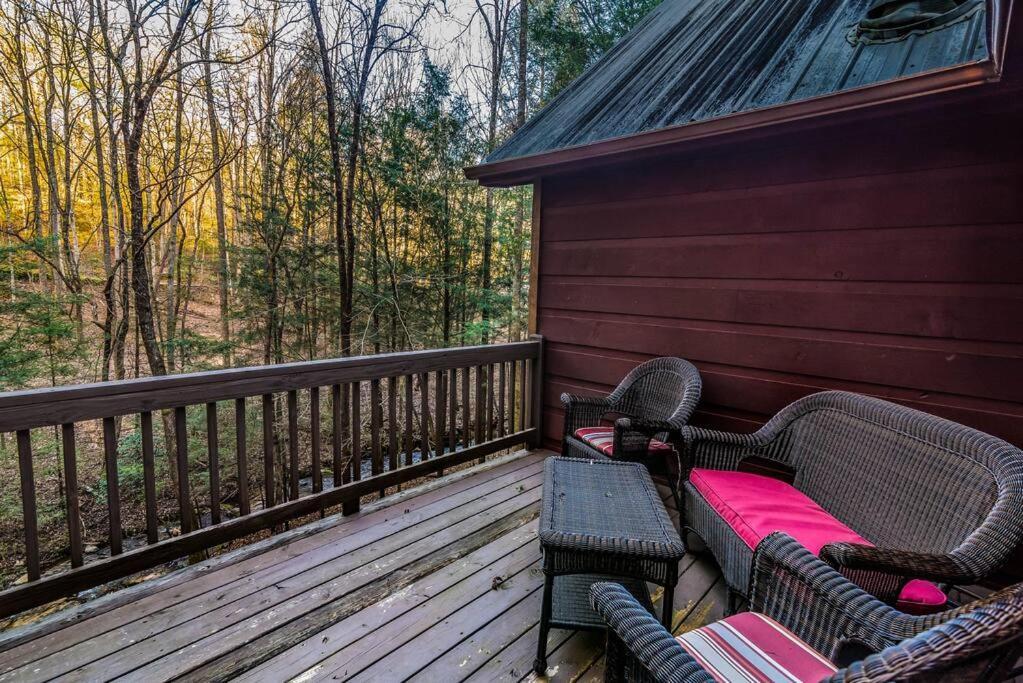 Private Creekside Cabin+Hot Tub,Pool Table, & Pets Ellijay Exteriör bild